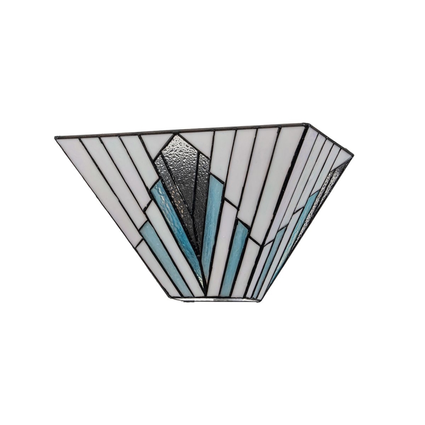 Svietidlo v tvare štvorcovej pyramídy s vitrážovým tienidlom v odtieňoch bielej a svetlomodrej je pripevnené na stenu. Tienidlo je zložené z geometrických tvarov.