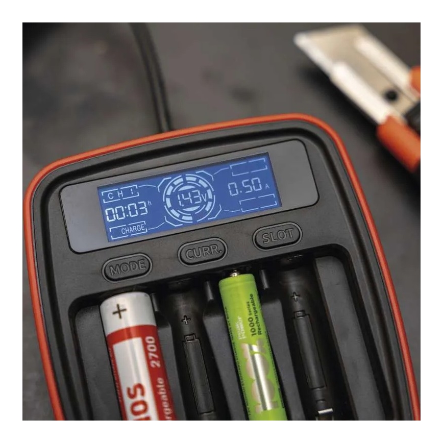 Nabíjačka batérií s LCD displejom 4xAA/AAA 5V