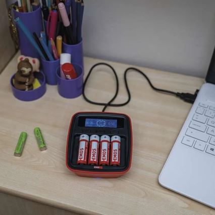 Nabíjačka batérií s LCD displejom 4xAA/AAA 5V