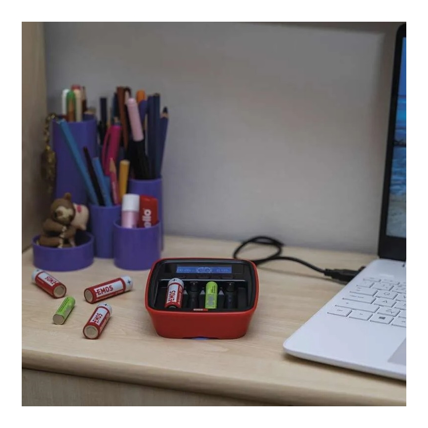 Nabíjačka batérií s LCD displejom 4xAA/AAA 5V