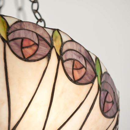 Závesné tienidlo visí na reťazi. Je vyrobené z farebného skla s kvetinovým vzorom v odtieňoch fialovej, ružovej a bielej. Tienidlo má kupolvitý tvar.