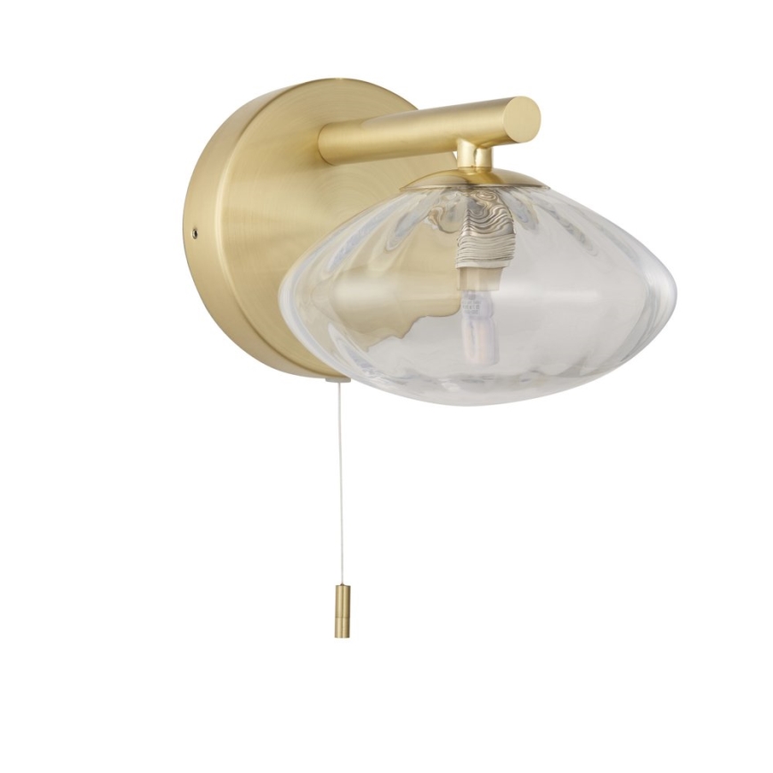 Nástenná lampa zo zlatej mosadze s oválnym skleneným tienidlom svieti. Lampa je vybavená šnúrkovým vypínačom. Je umiestnená na bielom pozadí.
