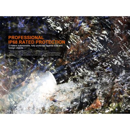 Svietidlo leží v prúde vody. Je ponorené do vody, chránené proti prachu a nečistotám. Má stupeň ochrany IP68.