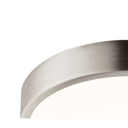 Svietidlo svieti. Je kruhového tvaru s kovovými okrajmi striebornej farby. Je osadené na strope.