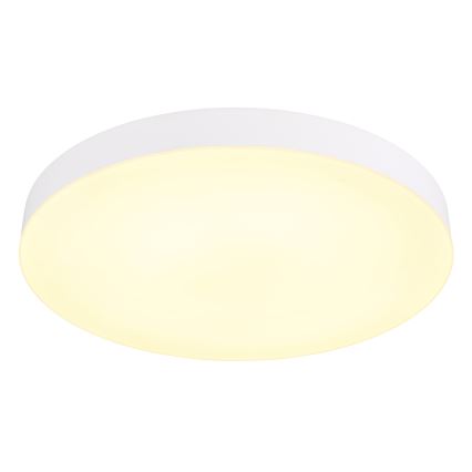 Biela kruhová stropná lampa svieti. Svetlo je jemne žlté. Lampa je umiestnená na bielom pozadí.