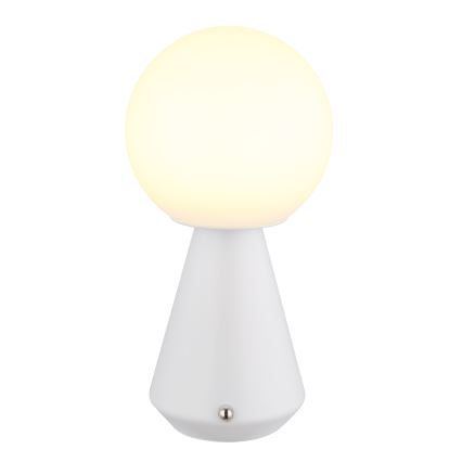 Biela stolová lampa s guľovitým tienidlom svieti. Tienidlo je z matného skla, podstavec má kužeľovitý tvar. Lampa je na bielom pozadí.