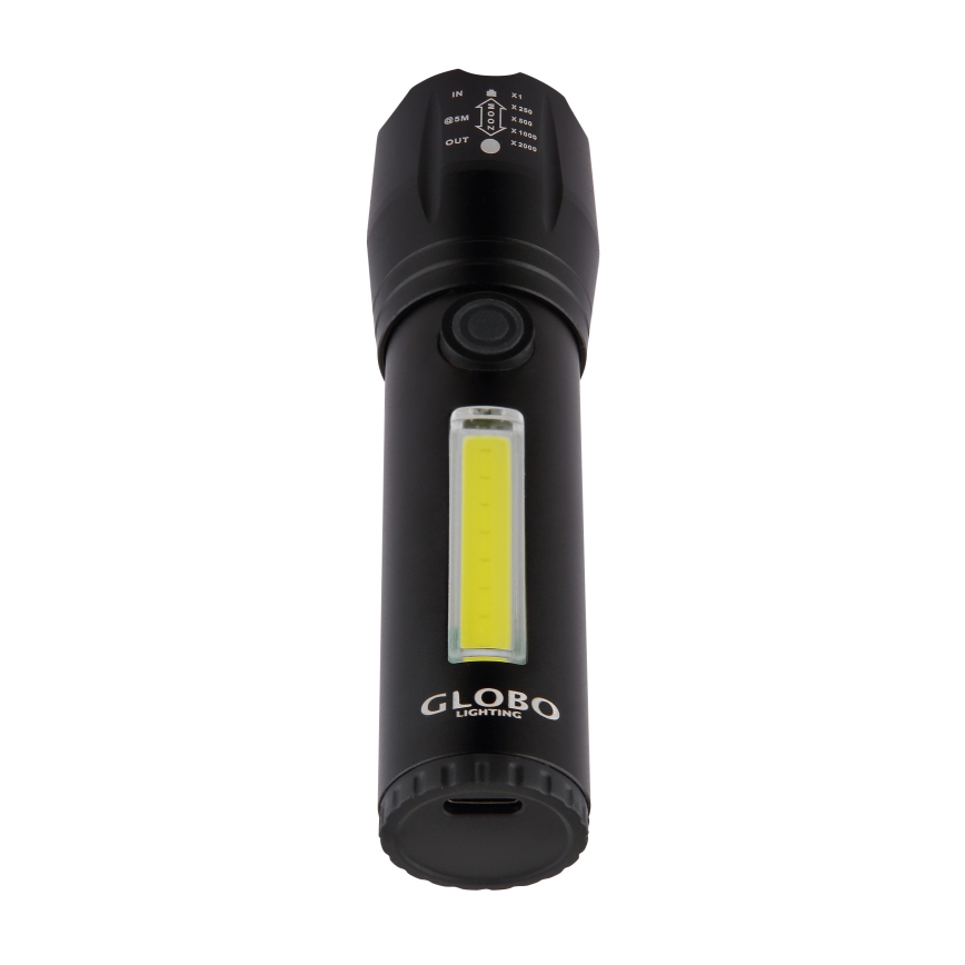 Čierna LED baterka s bočným LED svetlom, zobrazuje nastavenie jasu, nabíjací port USB. Na tele je nápis GLOBO LIGHTING.