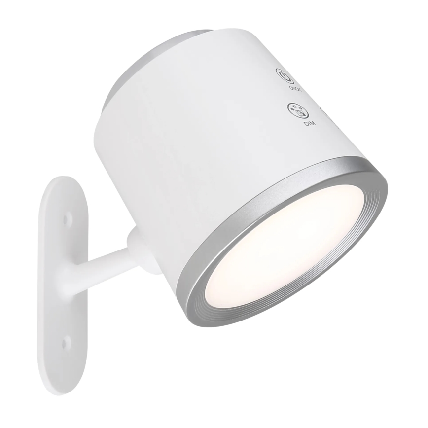 Biela nástenná lampa s priemerom svetla približne 10 cm svieti. Na tele sú tlačidlá s označením „ON/OFF“ a „DIM“. Lampa je pripevnená na bielom nástennom držiaku.
