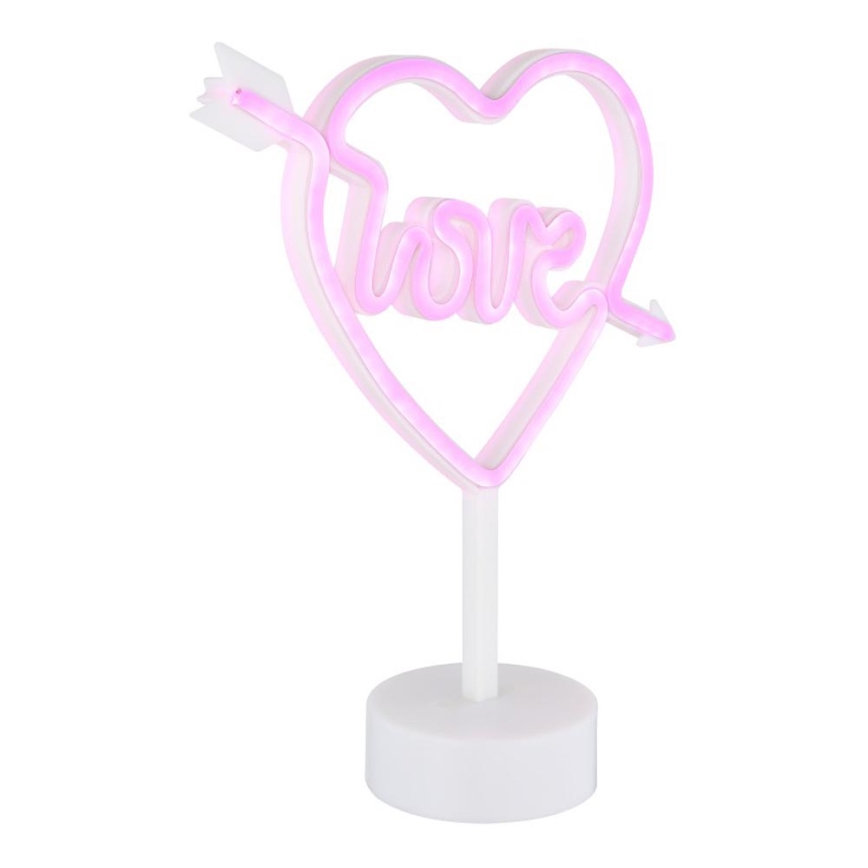 Neonové svetlo v tvare srdca prechádza šípom. Vnútri srdca je v neonovej farbe napísané slovo „love“. Svetlo stojí na bielom podstavci.