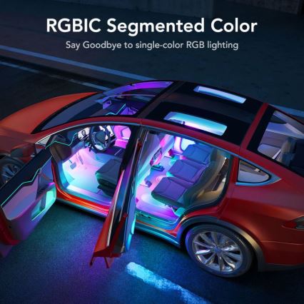 Červené auto s otvorenými dverami je osvetlené vnútorným farebným LED osvetlením. Svetlá sú segmentované v rôznych farbách. Nadpis znie: RGBIC Segmented Color, Say Goodbye to single-color RGB lighting.