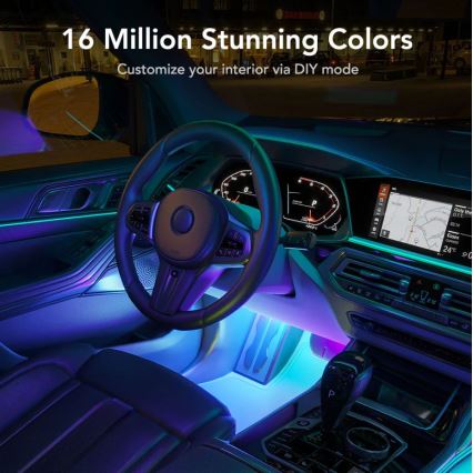 Interiér automobilu osvetľuje farebné LED osvetlenie. Svetlá vytvárajú viacfarebnú atmosféru. Na displeji je zobrazená mapa a informácie o počasí. Text: „16 Million Stunning Colors“, „Customize your interior via DIY mode“.