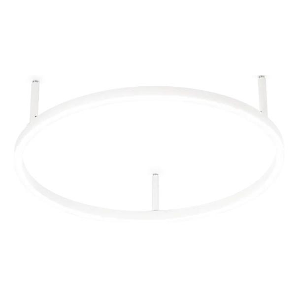 Biela oválna stropná lampa je pripevnená k stropu tromi tenkými výčnelkami. Svietidlo je umiestnené v bielom prostredí.