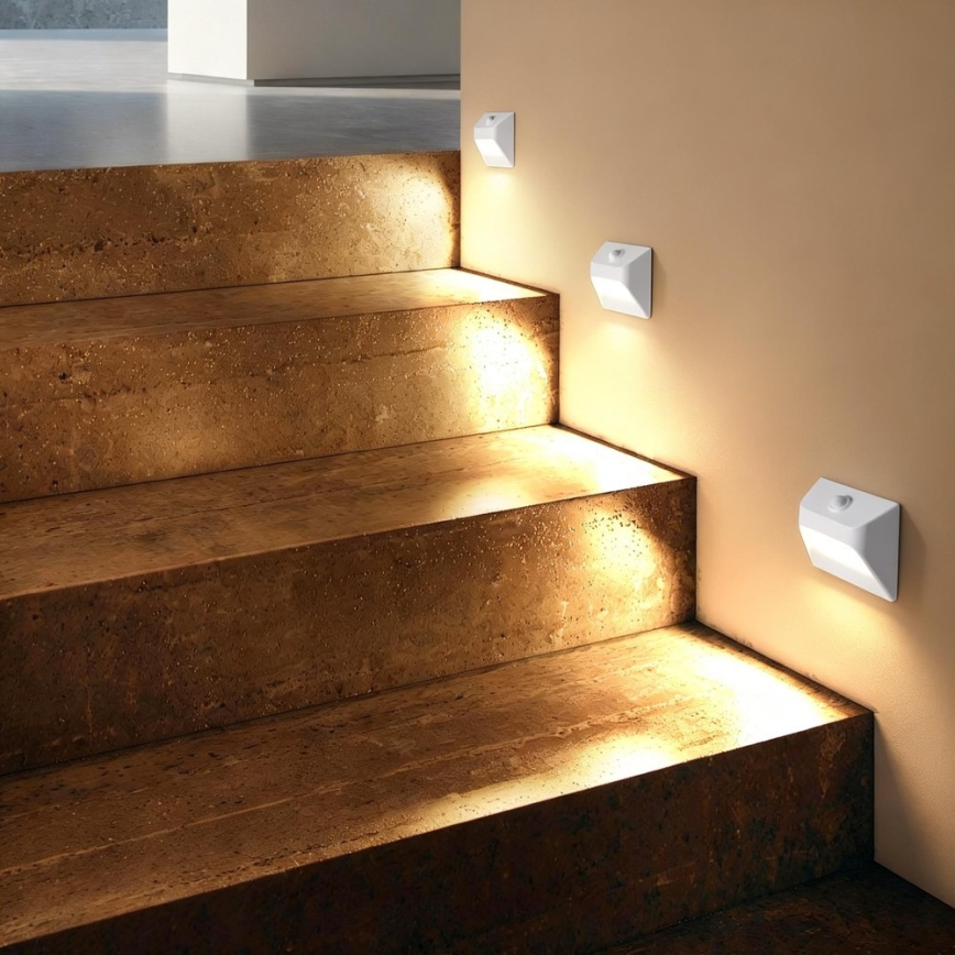Nabíjateľné LED schodiskové svietidlo so snímačom pohybu a súmraku STEP LIGHT LED/0,3W/3,7V 2200 mAh IP53 biela