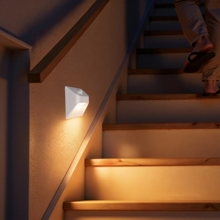 Nabíjateľné LED schodiskové svietidlo so snímačom pohybu a súmraku STEP LIGHT LED/0,3W/3,7V 2200 mAh IP53 biela