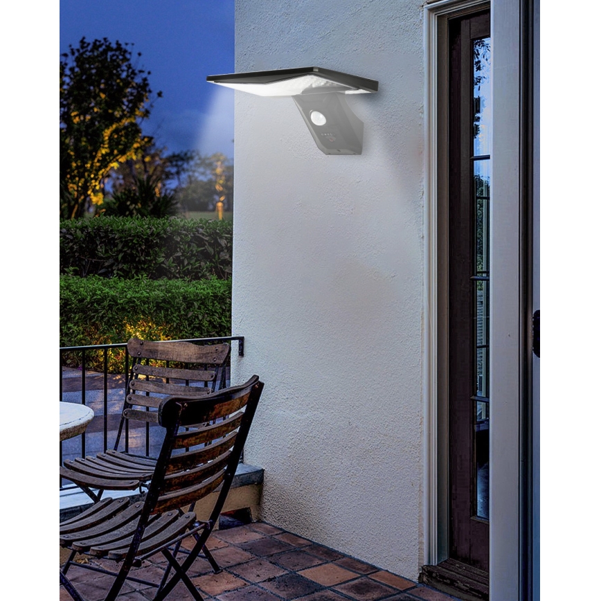 LED Solárne nástenné svietidlo so senzorom LED/2,6W/5,5V IP65 1800 mAh čierna