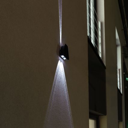 LED Solárne nástenné svietidlo so senzorom LED/2W/5V IP54 1300 mAh