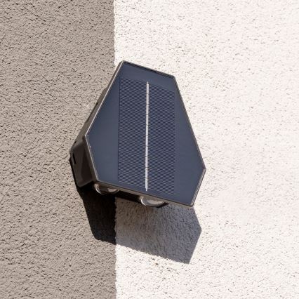 LED Solárne nástenné svietidlo so senzorom LED/2W/5V IP54 1300 mAh