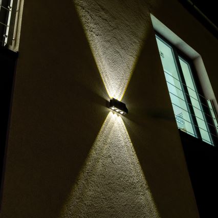 LED Solárne nástenné svietidlo so senzorom LED/2W/5V IP54 1300 mAh