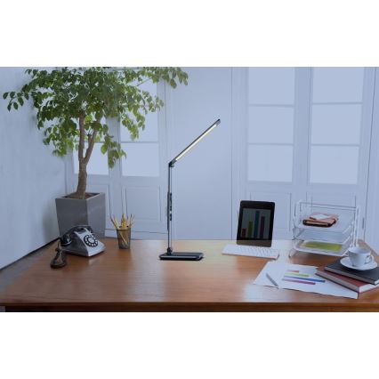 Stmievateľná stolná LED lampa 8,5 W/230 V so bezdrôtovým nabíjaním, strieborná