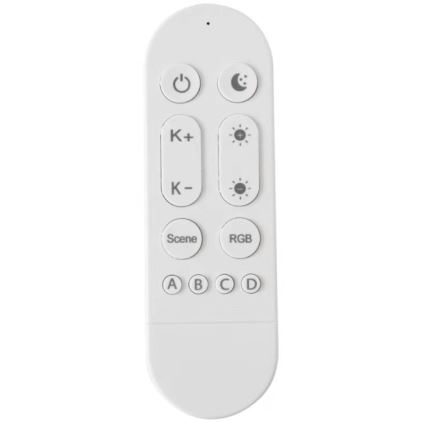 Biely diaľkový ovládač ovláda svetlá. Má tlačidlá zapínania/vypínania, nastavenia jasu (K+), (K-), farebných scén, RGB režimu a štyroch predvolieb (A, B, C, D). Na bielom pozadí.