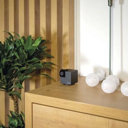 Inteligentná vnútorná otočná kamera so senzorom pohybu GoSmart 5V Wi-Fi Tuya čierna