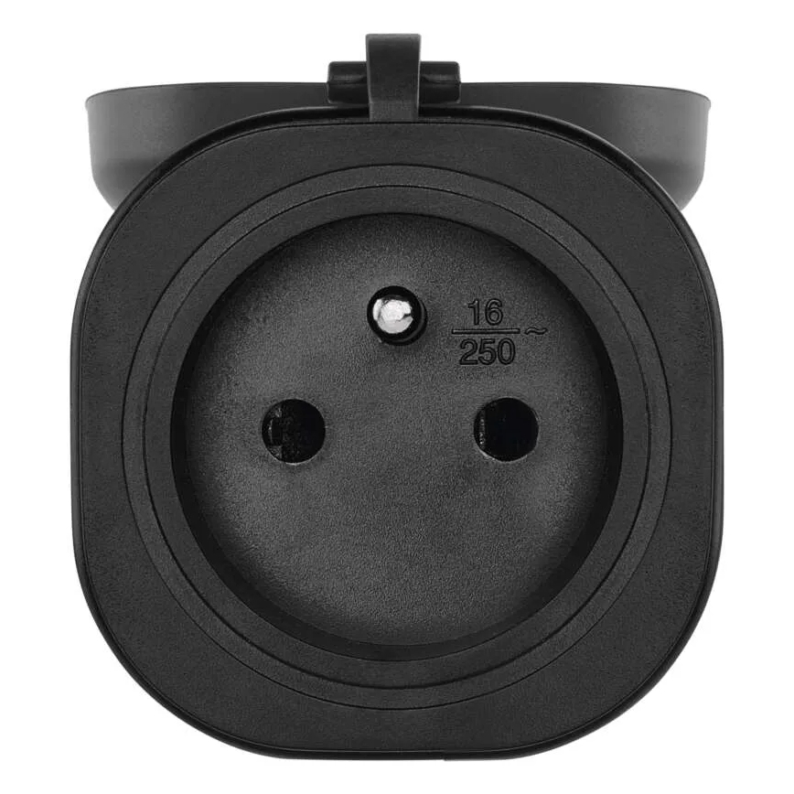 Čierna nástenná zásuvka s dvoma otvormi a uzemnením, je pripravená na pripojenie elektrických zariadení. Na zásuvke je označenie „16 250“.