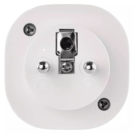 Biela zástrčka s dvomi kovovými kolíkmi je pripravená na zapojenie do elektrickej siete. Je štvorcového tvaru a pripevnená skrutkami.