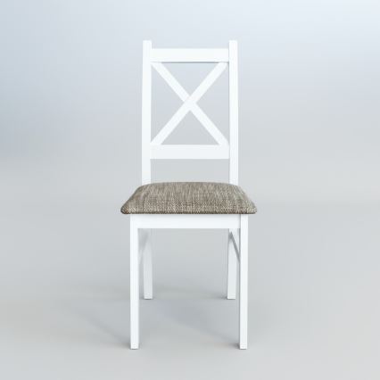 Drevená stolička s prekríženými opierkami chrbta stojí na bielom pozadí. Je zobrazená z bočného uhla s rozmermi: výška 95 cm, šírka 47 cm, šírka operadla 40 cm.