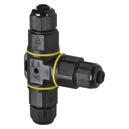 Trojcestný káblový konektor spája tri káble. Je čierny s žltými tesneniami. Na tele je označenie: 250V, 16A, TÜV, T85.