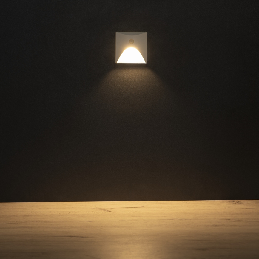 LED schodiskové svietidlo so snímačom pohybu a súmraku EXIN LED/2,5W/230V 3000K IP65 biele hranaté
