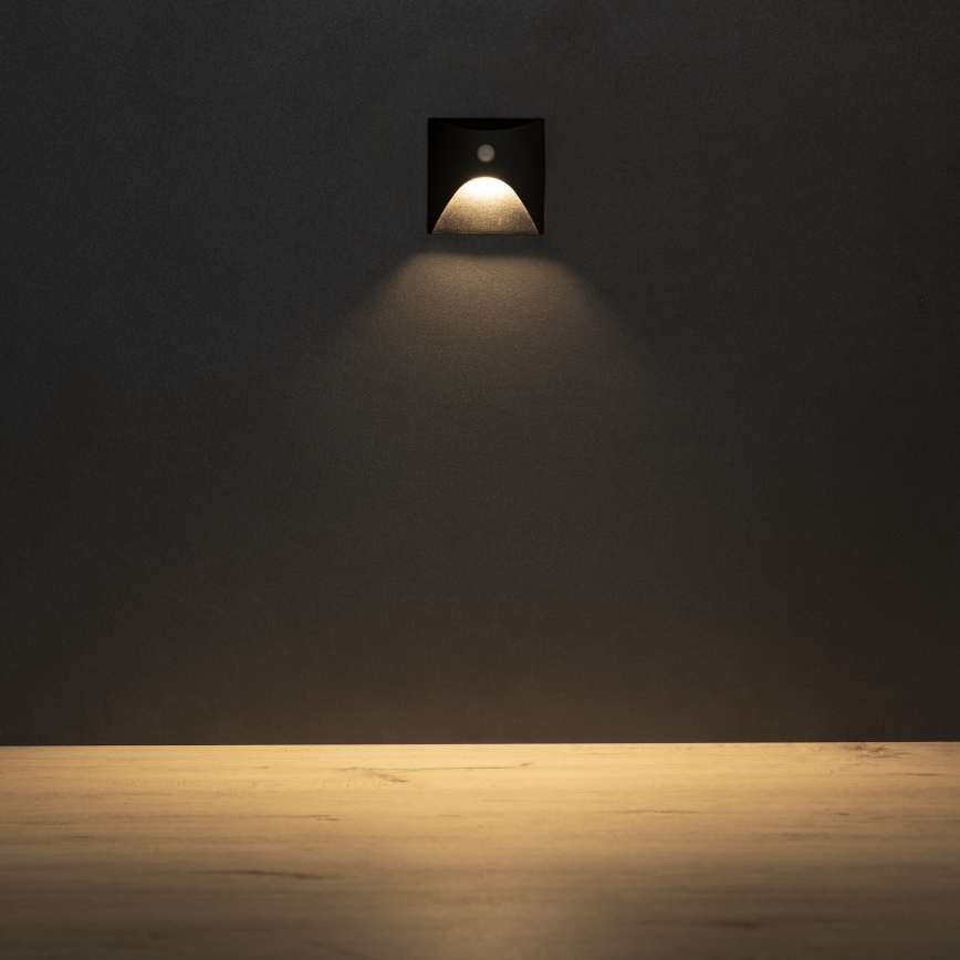 LED schodiskové svietidlo so snímačom pohybu a súmraku EXIN LED/2,5W/230V 3000K IP65 čierne hranaté