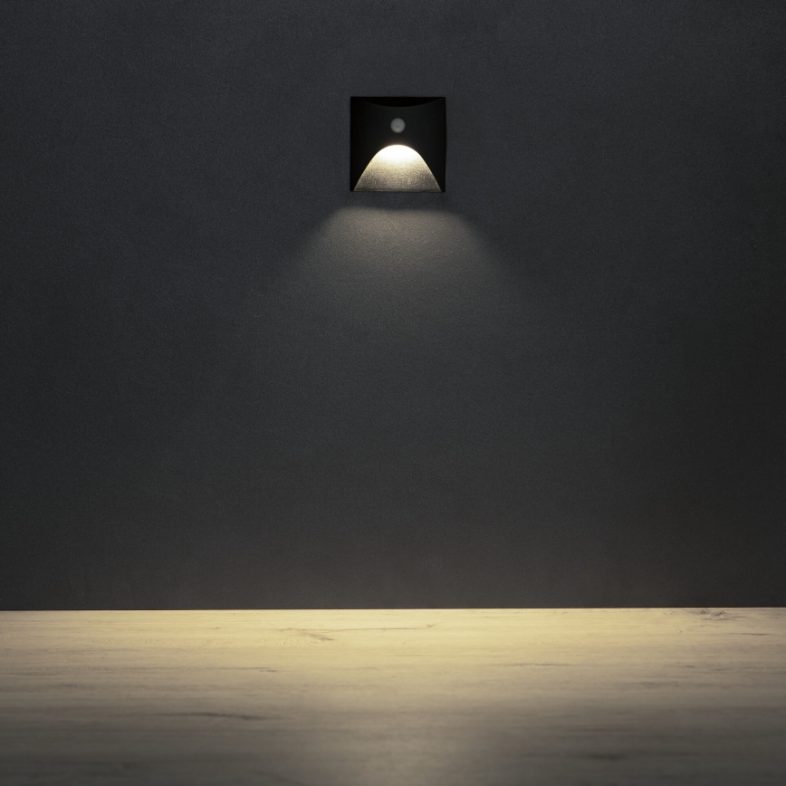LED schodiskové svietidlo s pohybovým a súmrakovým senzorom EXIN LED/2,5W/230V 4000K IP65 čierne hranaté