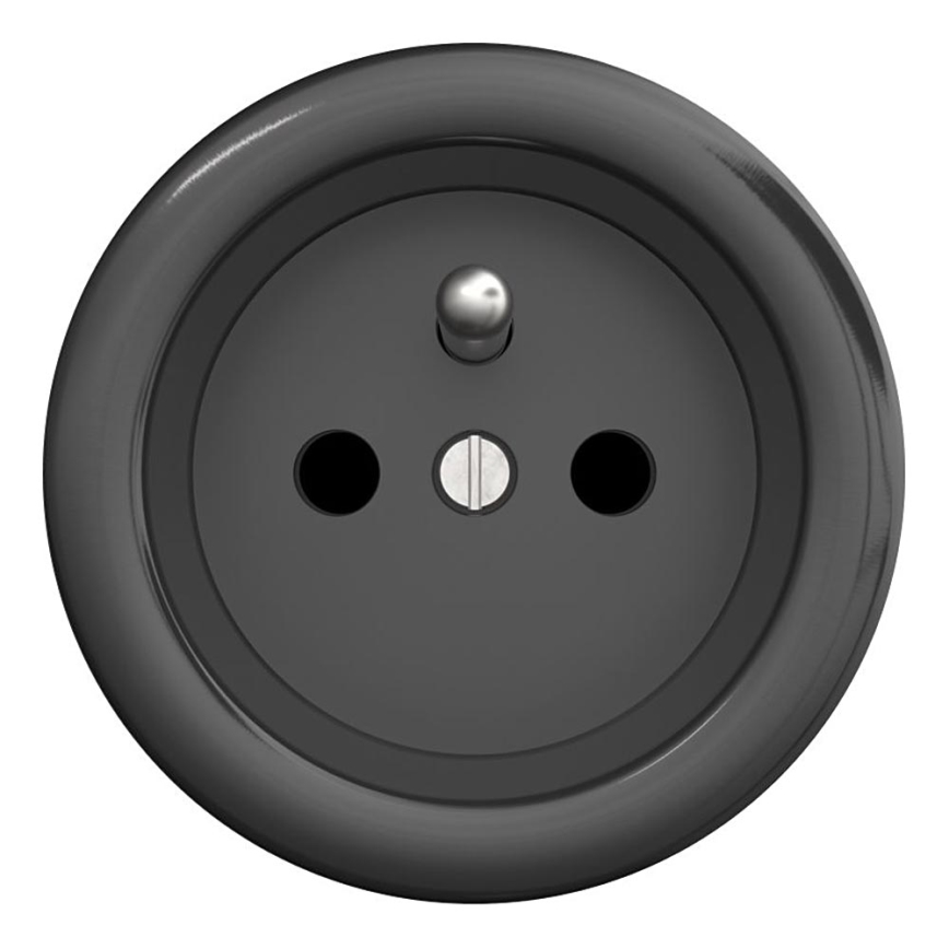 Strieborný vypínač je umiestnený v strede tmavošedej elektrickej zásuvky s dvoma otvormi. Zásuvka je kruhového tvaru a je zobrazená na bielom pozadí.