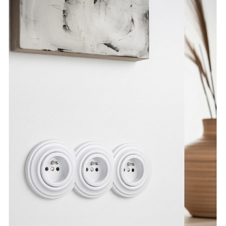 Kliklap - Trojitá retro domová zásuvka s rámčekom 230V snehobiela