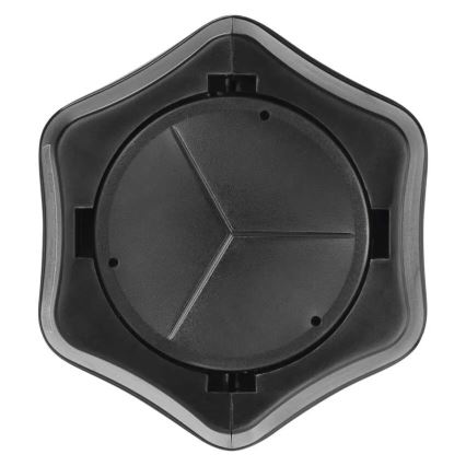 Čierny päťuholníkový kryt s kruhovým vnútorným viečkom rozdeleným na tri časti je zobrazený zhora na bielom pozadí. Kryt je z plastu.
