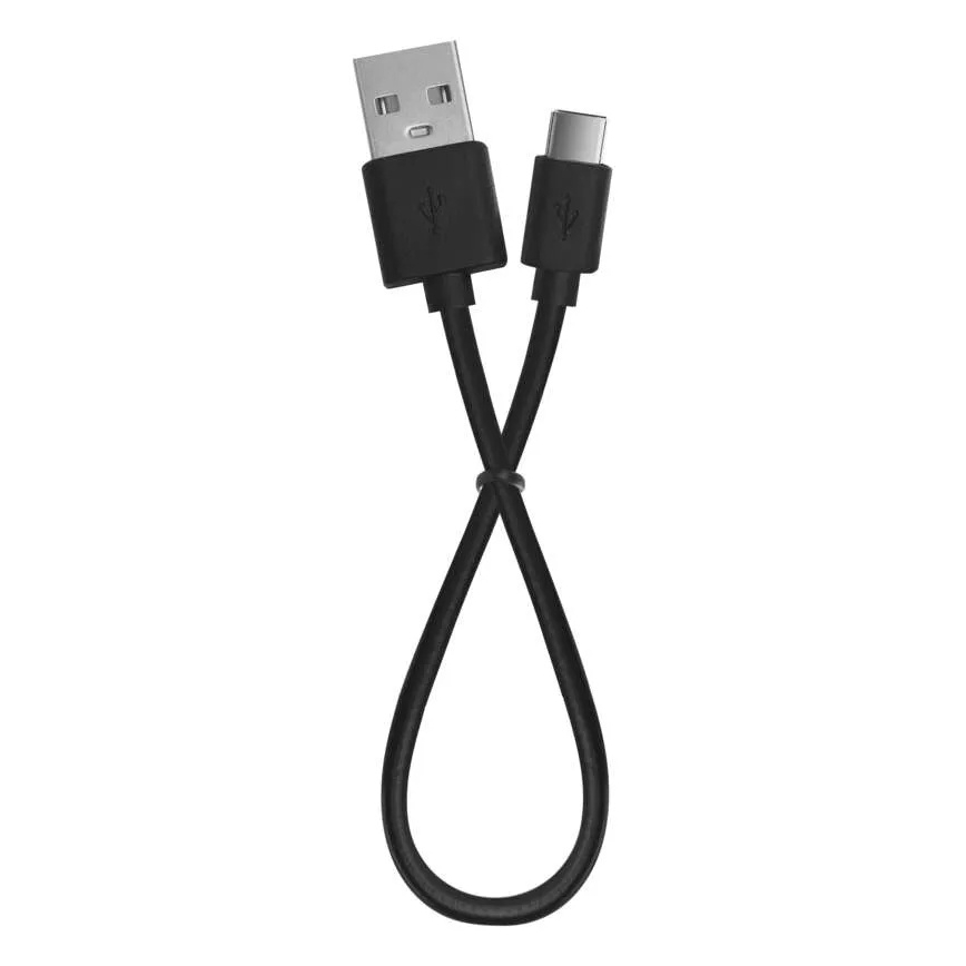 Čierny USB kábel je zložený do tvaru osmičky. Na jednom konci je USB-A konektor, na druhom USB-C. Kábel leží na bielom pozadí.