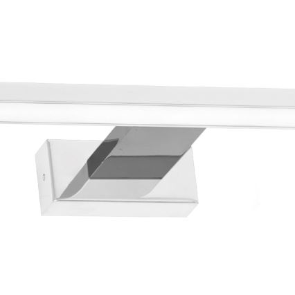 Svietidlo je pripevnené na stene. Má rozmery 600mm x 40mm x 115mm. Je strieborné a má dlhý, tenký tvar.