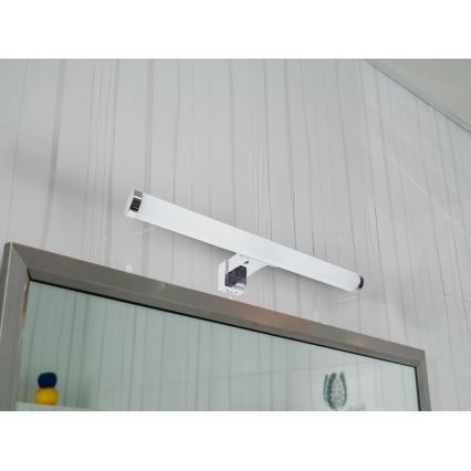 LED kúpeľňové zrkadlové osvetlenie LED/8W/230V 30 cm IP44 lesklý chróm