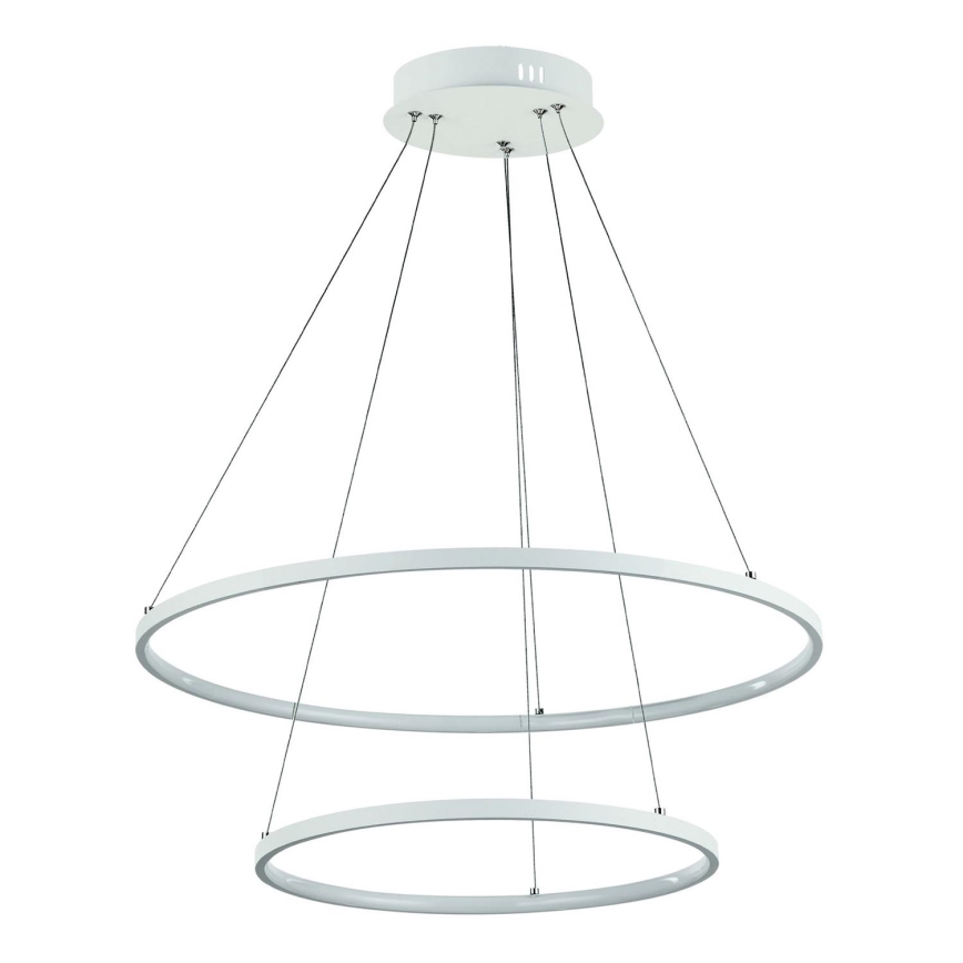 Dvojité kruhové závesné svietidlo visí zo stropu na tenkých kábloch. Svietidlo je biele, s dvoma prekrývajúcimi sa kruhovými prstencami, ktoré vyžarujú svetlo.