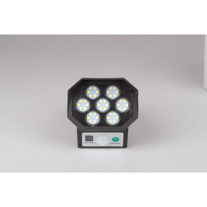 LED Maketa bezpečnostnej kamery so senzorom a so solárnym panelom LED/5W/5,5V 800 mAh IP65 + diaľkové ovládanie