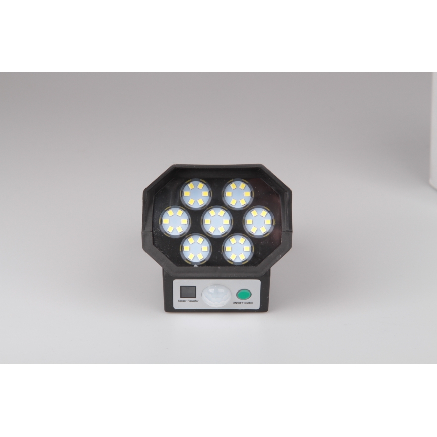 LED Maketa bezpečnostnej kamery so senzorom a so solárnym panelom LED/5W/5,5V 800 mAh IP65 + diaľkové ovládanie