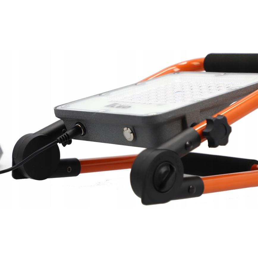 LED nabíjací reflektor so stojanom LED/100W/3,2V 4500K 15000 mAh IP65 oranžový