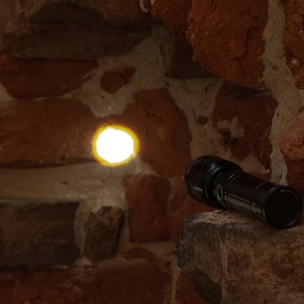 LED Stmievateľná nabíjacia baterka s funkciou powerbanky LED/30W/5V IPX5 1060 lm 5000 mAh