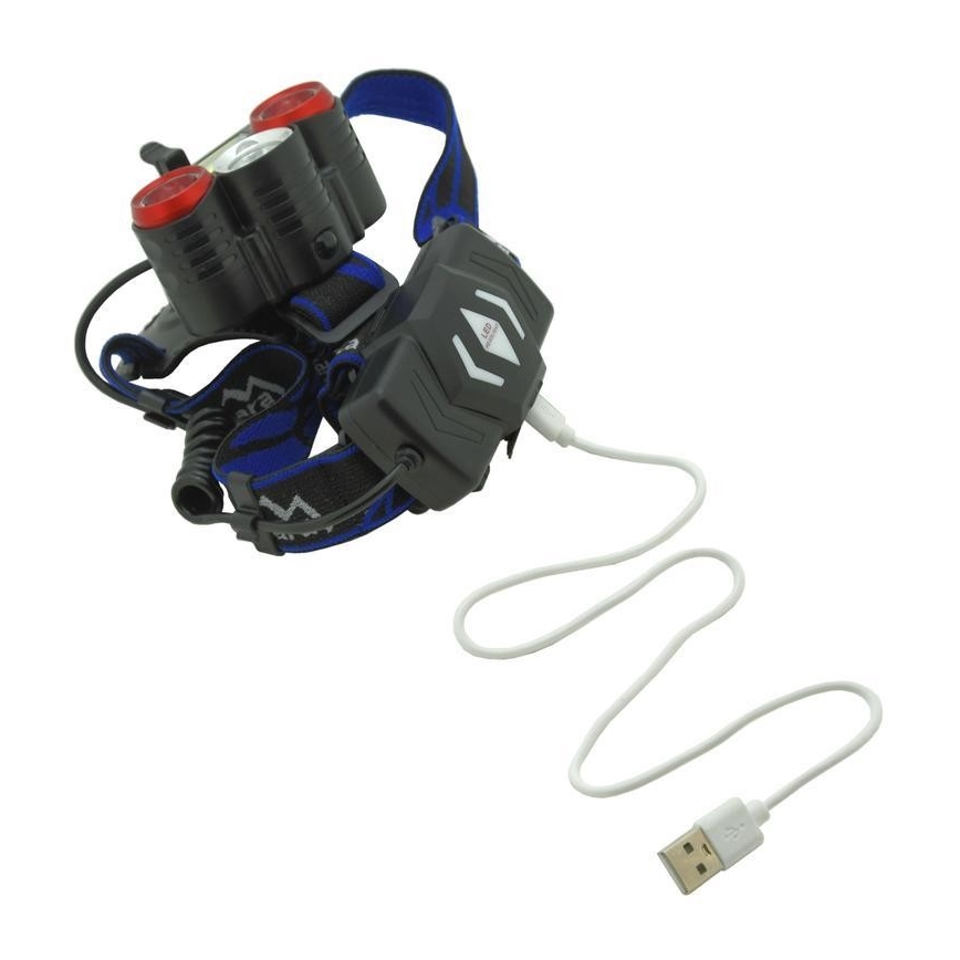 Čelová lampa s dvoma bielymi a dvoma červenými LED svetlami sa nabíja pomocou bieleho USB kábla. Lampa je čierna s modrým popruhom.
