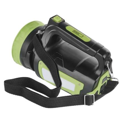 Prenositelná baterka EMOS s vypínačom, je umiestnená na čiernom popruhu. Baterka je prevažne čierna s limetkovo zelenými detailmi.