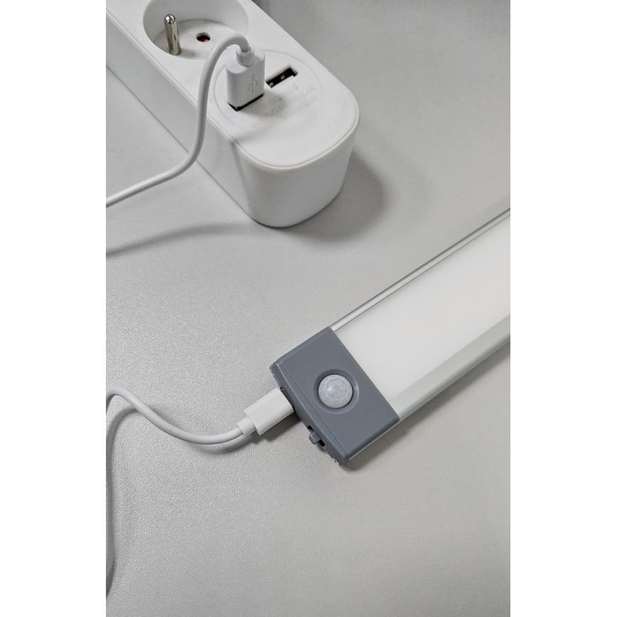 LED Nabíjacie osvetlenie nábytku so senzorom LED/3,5W/5V USB 800 mAh 4200K 46 cm