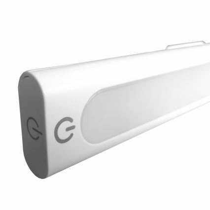 Biela LED diódová lampa s oválnym svetelným panelom je zobrazená v detailnom zábere. Na boku je vypínač s grafickými symbolmi zapnutia a vypnutia. Lampa je umiestnená na bielom pozadí.