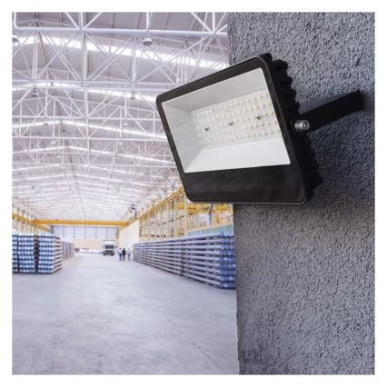 LED reflektor AVENO LED/48W/230V 4000K 7200 lm IP66 čierny