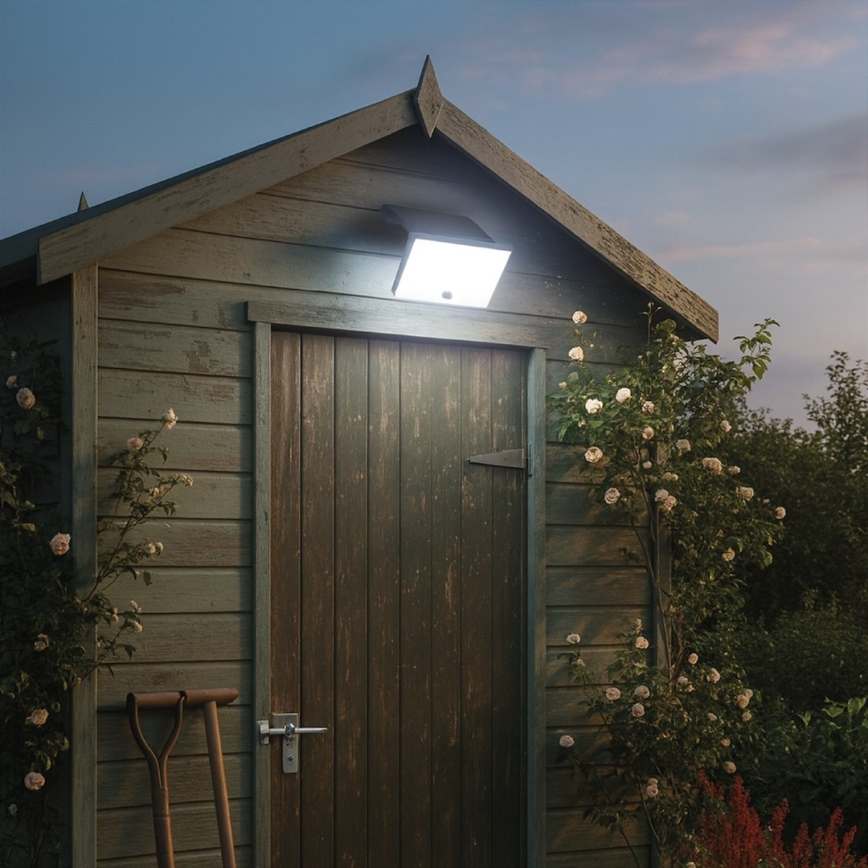 LED reflektor so senzorom a solárnym panelom FUJI LED/8W/3,7V 2000 mAh IP65