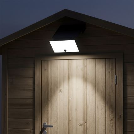 LED reflektor so senzorom a solárnym panelom FUJI LED/8W/3,7V 2000 mAh IP65